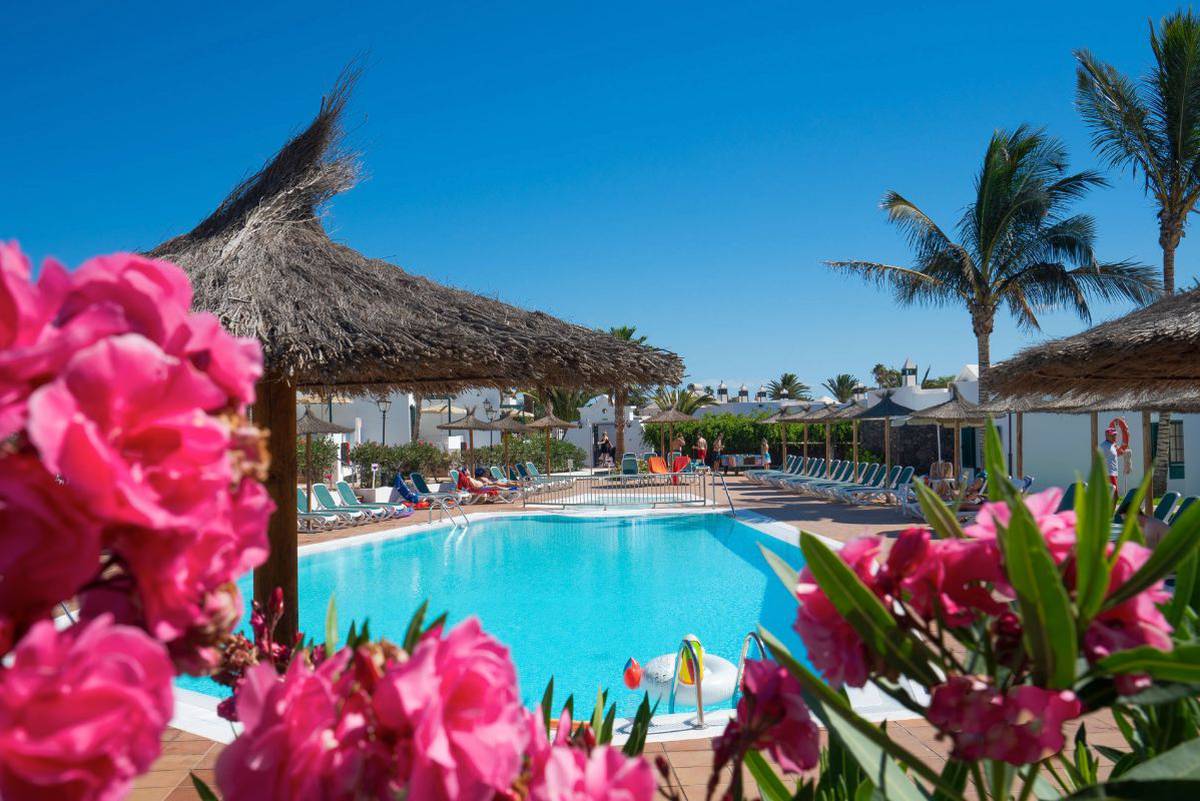Swimming pool Hotel ILUNION Costa Sal Lanzarote Puerto del Carmen